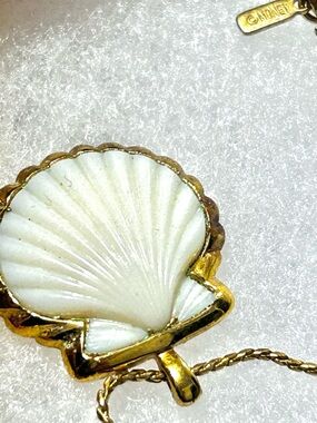 Vintage Monet Gold tone Shell Pendant Necklace.